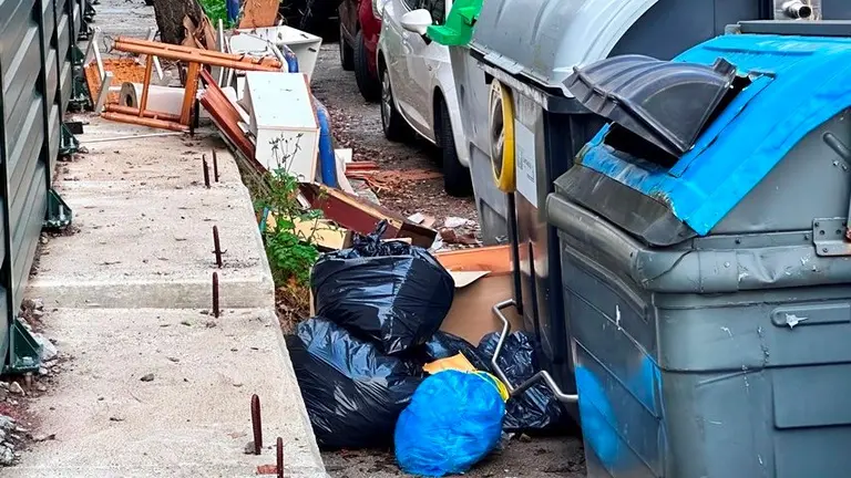 Contenedores con basura.