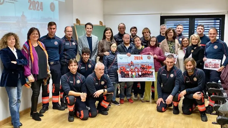 Presentación del calendario con los Bomberos de Santander.