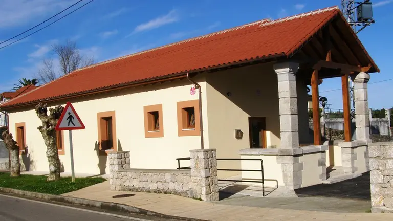 Consultorio en Ribamontán al Monte. R.A.