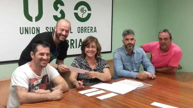 Trabajadores de Saint Gobain y representantes sindicales de USO.