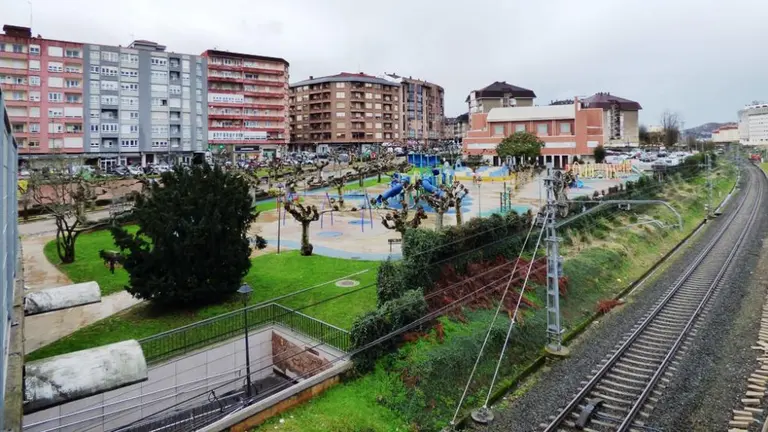 Vías del tren a su paso por Camargo. R.A.