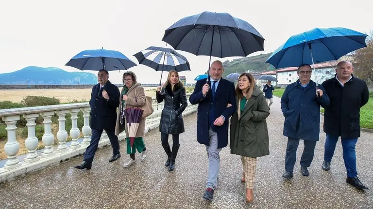 Recorrido por el paseo mar&iacute;timo de Laredo.