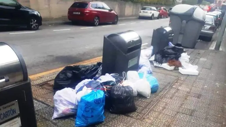 Basura en las calles de Santander.