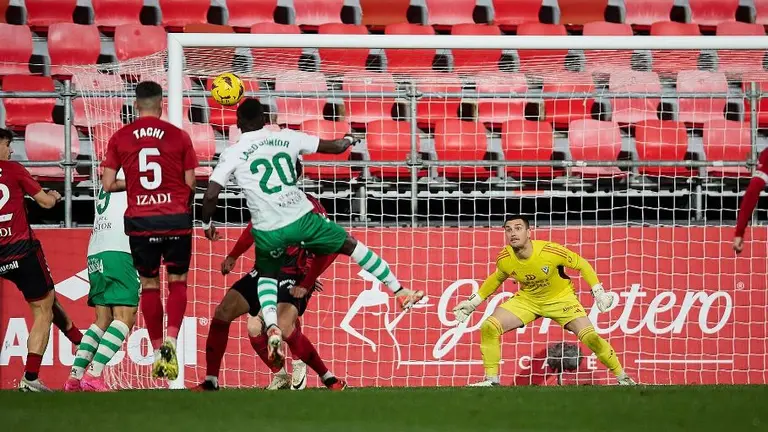 El Racing empato a cero contra el equipo burgalés.