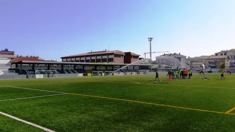 Campo de f&uacute;tbol del Carmen, en Colindres. R.A.