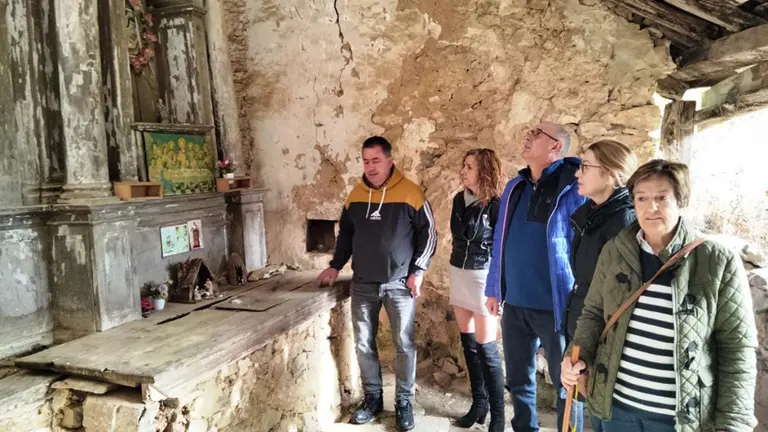 Visita a la ermita de San Juan de Socueva, en Arredondo. R.A.