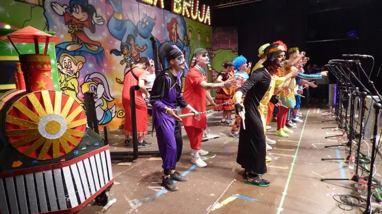 La murga de Los Amigos de Chechu, vendedores en 2023.