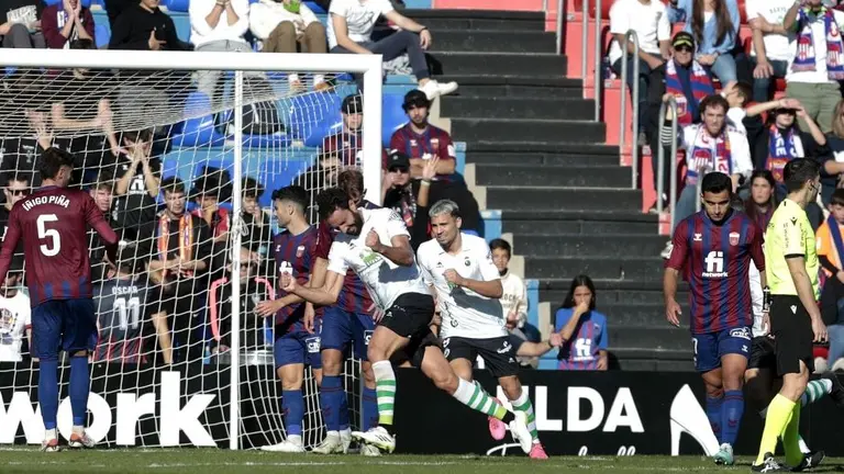 El Racing fue ganando 0-3.