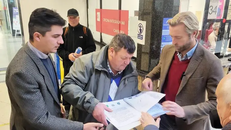 Registro de las firmas de los vecinos de San Román.