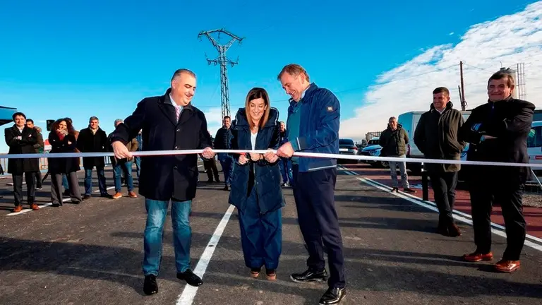 11.00 horas.  Punto de Encuentro: https://maps.app.goo.gl/p2XVekRyfRs6NLzL7
La presidenta del Gobierno de Cantabria, María José Sáenz de Buruaga, inaugura la carretera de acceso a La Florida por Labarces.