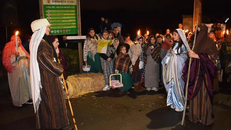 Los figurantes son alumnos de la Escuela de Teatro.
