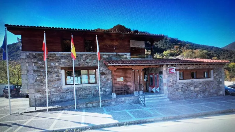 Ayuntamiento de Pesaguero. Quique Casado (Google)