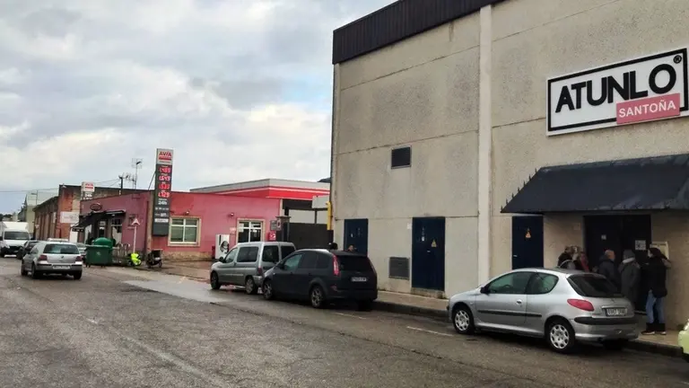 Trabajadores de Atunlo en Santo&ntilde;a. R.A.