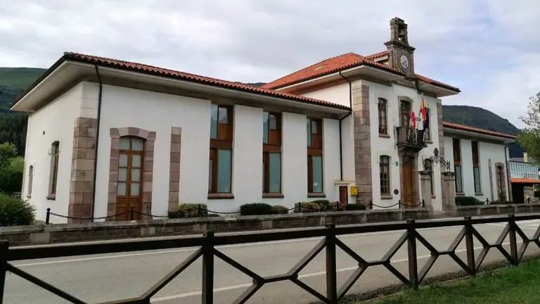 Ayuntamiento de Ruente. R.A.