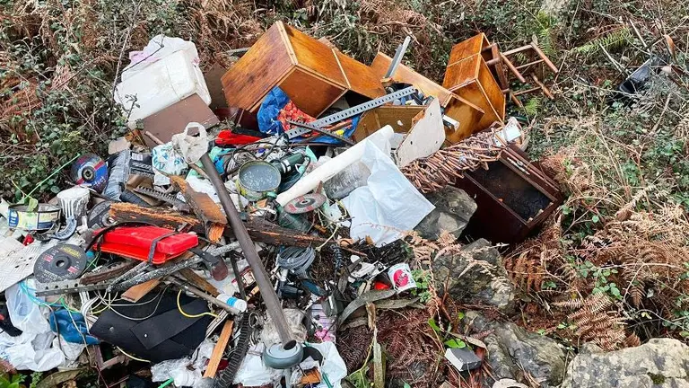 Vertedero ilegal en Castro Urdiales.
