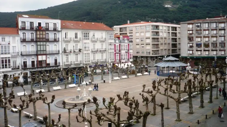 Plaza de San Antonio en Santoña. R.A.