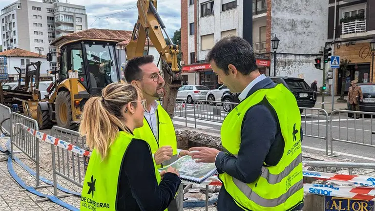 Visita a las obras de humanizaci&oacute;n de Colindres.