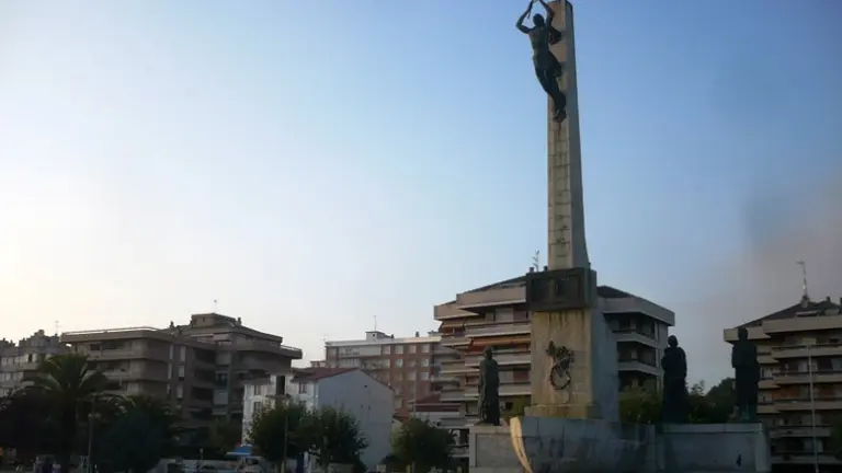Monumento a Carrero Blanco en Santoña.