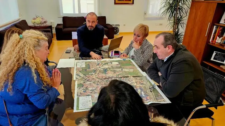 Reunión con los vecinos de Sierrapando.