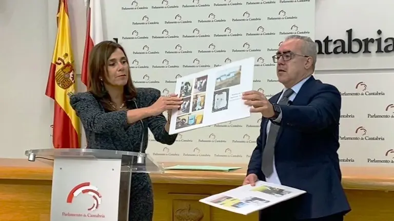 Los diputados regionales del PRC en rueda de prensa.