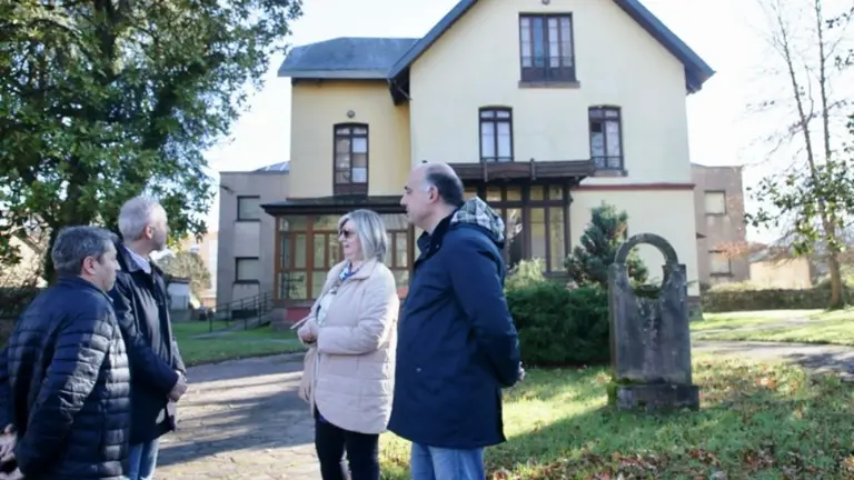 Visita del consejero de Educación a Cabezón de la Sal.