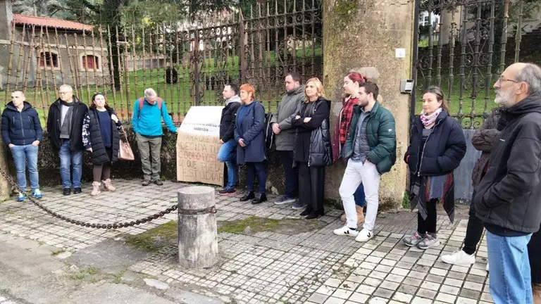 Un momento de la concentración en Limpias. R.A.