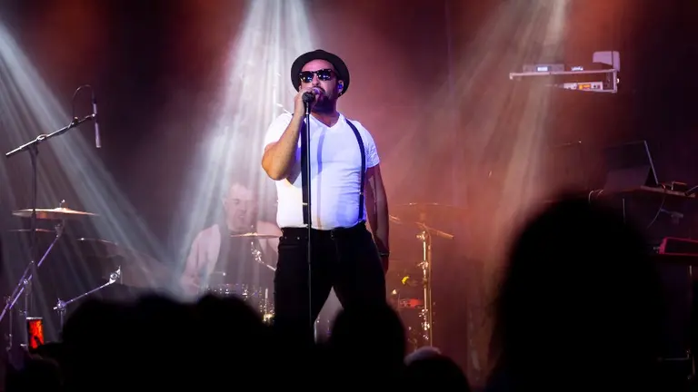 Radiohéroes en pleno concierto.