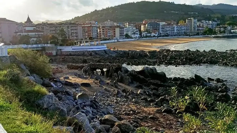 Zona de la playa de Brazomar, en Castro Urdiales. R.A.