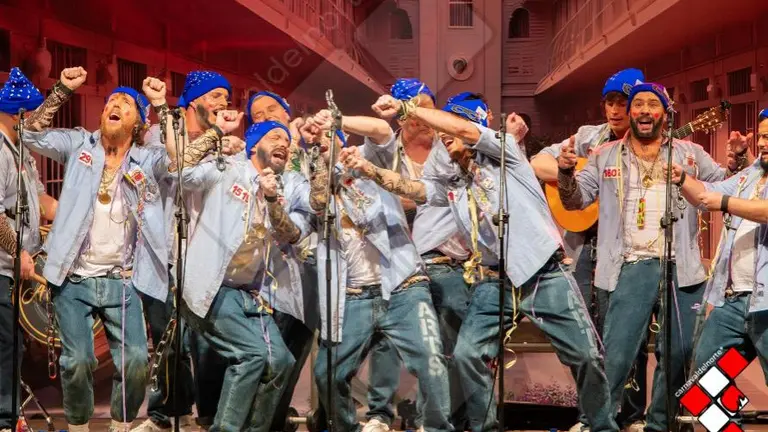 Murga Los Artistas en el escenario de Santo&ntilde;a. Carnavaldelnorte