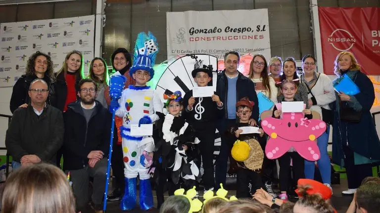 Entrega de premios del Concurso de Disfraces Infantil en Pi&eacute;lagos.