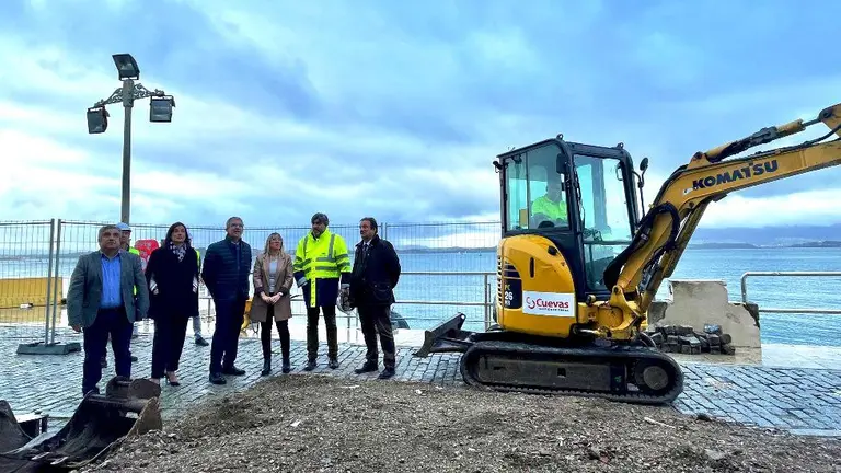 Las autoridades políticas visitaron las obras en Santander.