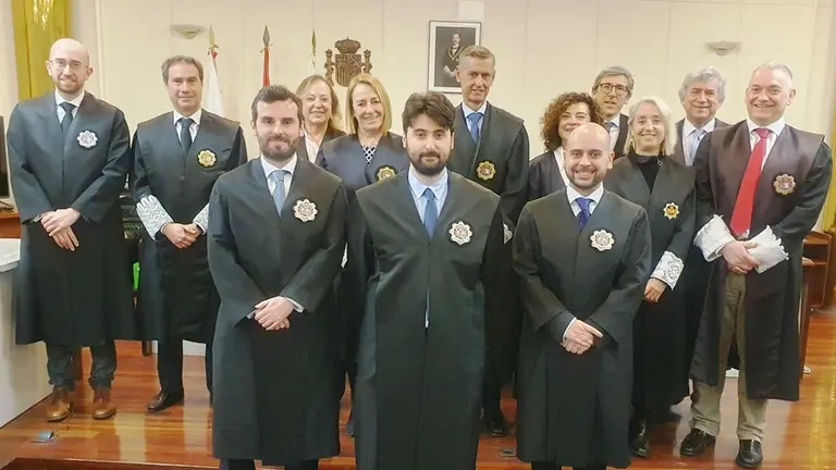 Jura de los jueces con sus padrinos.