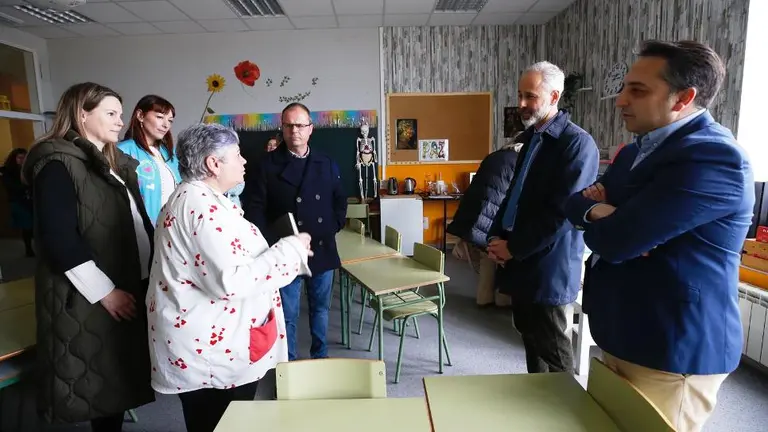 Visita de las autoridades políticas al colegio Las Dunas.