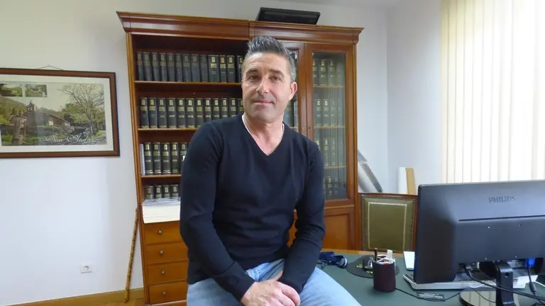 El alcalde de Santiurde de Toranzo, Víctor Manuel Concha (PP). R.A.