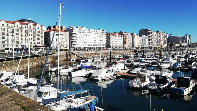 Zona portuaria de Santander. R.A.