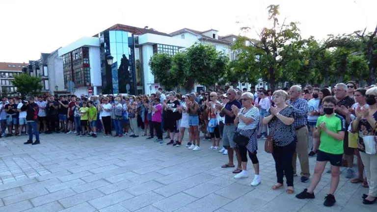Minuto de silencio en Colindres. R.A.
