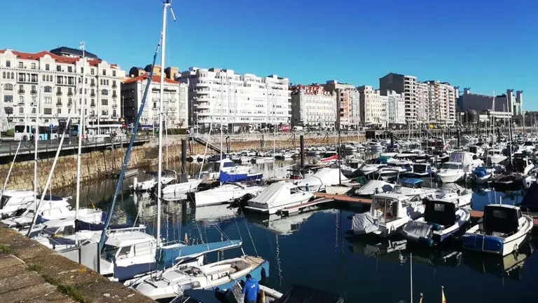 Zona portuaria de Santander. R.A.