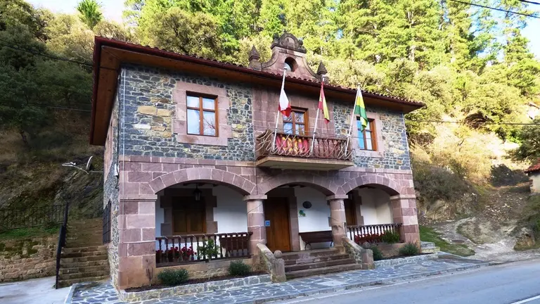 Casa Consistorial de Camaleño. R.A.