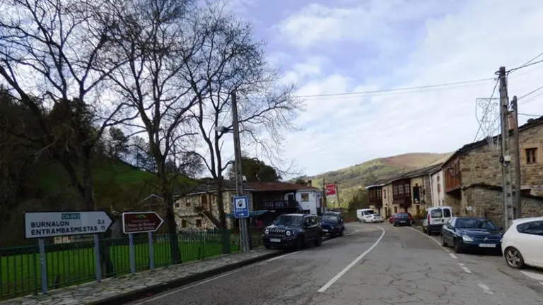 Carretera entre Vega de Pas y Luena. R.A.