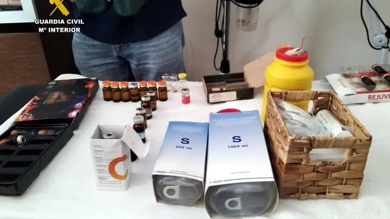 Material incautado en Maliaño, en Camargo.