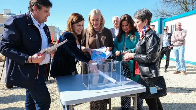 Acto de colocación de la primera piedra.