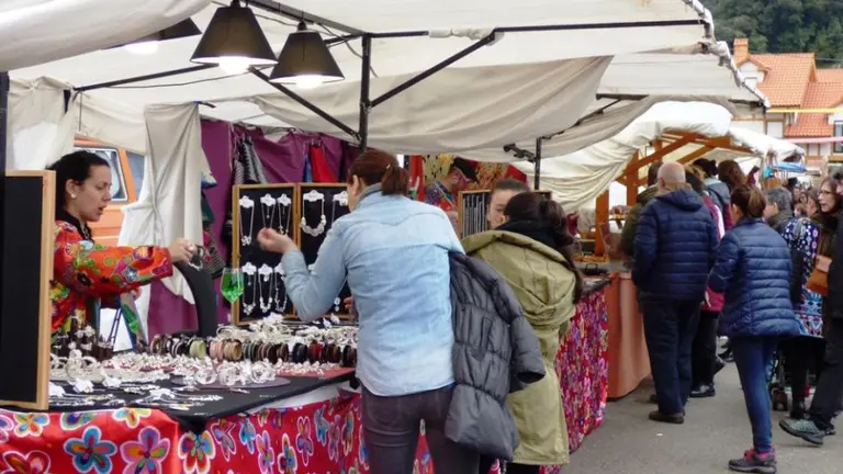 Mercado hippie en Argo&ntilde;os. R.A.