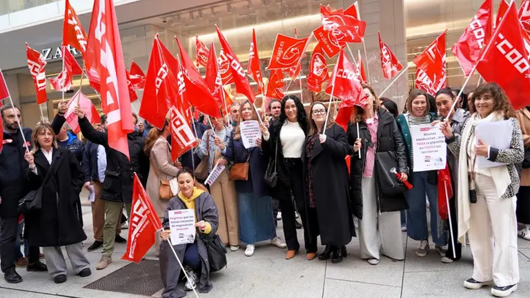 Concentraci&oacute;n de la plantilla de Inditex en Cantabria.