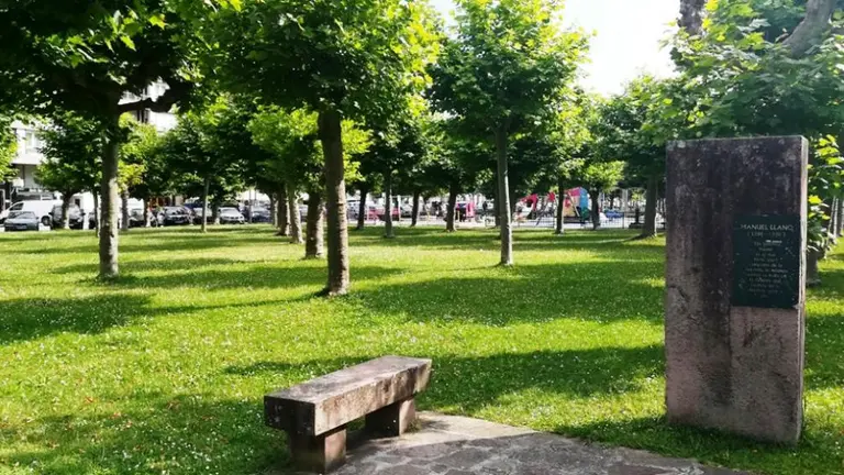 Parque de entrada a Laredo, junto al Consistorio. R.A.