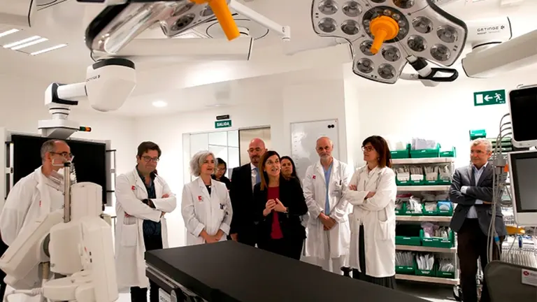 Un momento de la visita al Hospital Universitario Marqués de Valdecilla.