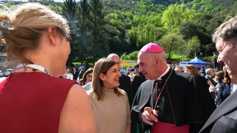 La presidenta de Cantabria, María José Sáenz de Buruaga, asiste al cierre de la Puerta de Perdón que clausura el Año Jubilar Lebaniego 2023-2024. 14 de abril de 2024 © Raúl Lucio