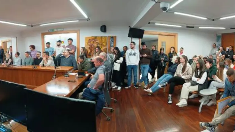 Reuni&oacute;n con los pe&ntilde;istas en el Ayuntamiento de Pi&eacute;lagos.