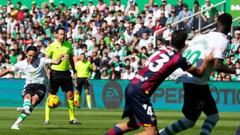 El Racing logró un nuevo punto ante el Levante.