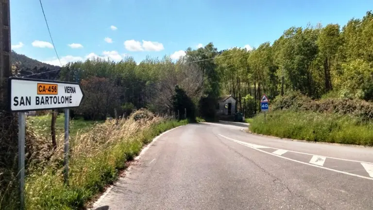 Carretera hacia Vierna, en Meruelo. R.A.