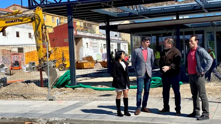 Visita a las obras de la gasolinera.